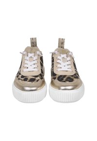 Sneaker im Leopardenmuster mit goldenen Metallakzenten, weißen Schnürsenkeln und einer strukturierten weißen Sohle. Verfügt über eine Zuglasche an der Rückseite für ein einfaches Anziehen.