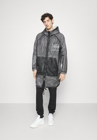 Versace Jeans Couture 5D DIAGONAL LOGO - Parca - white