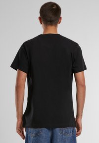 Mister Tee Triko s potiskem - black