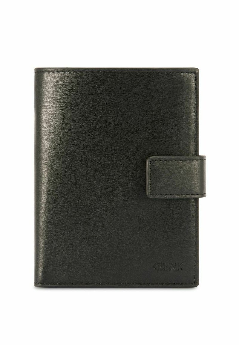 Czarny skórzany portfel o gładkiej fakturze, wyposażony w klapkę i zapięcie na zatrzask. Prosty design z tłoczonym logo marki.