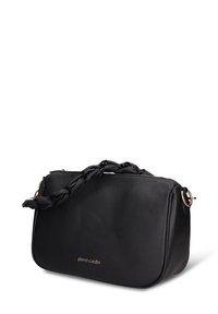 Borsa a mano in pelle nera con finitura testurizzata, dotata di manico intrecciato, dettagli in metallo color oro e chiusura con zip. Logo visibile al centro sul davanti.