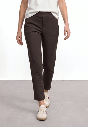 Street One, SLIM LEG HOSE IM LOOSE FIT IN SCUBAQUALITÄT - Pantalon classique - black coffee