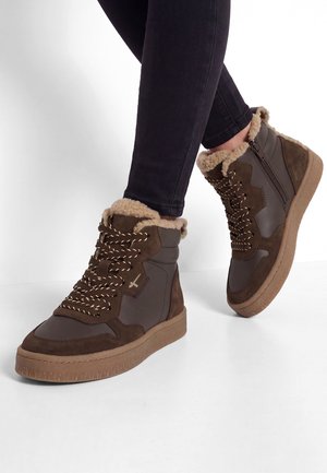 Tamaris, Sneakers high - mocca comb