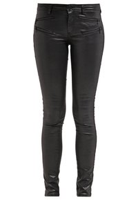 Pantalon noir slim avec finition brillante, comprenant quatre poches avant zippées et une fermeture par bouton à la taille.
