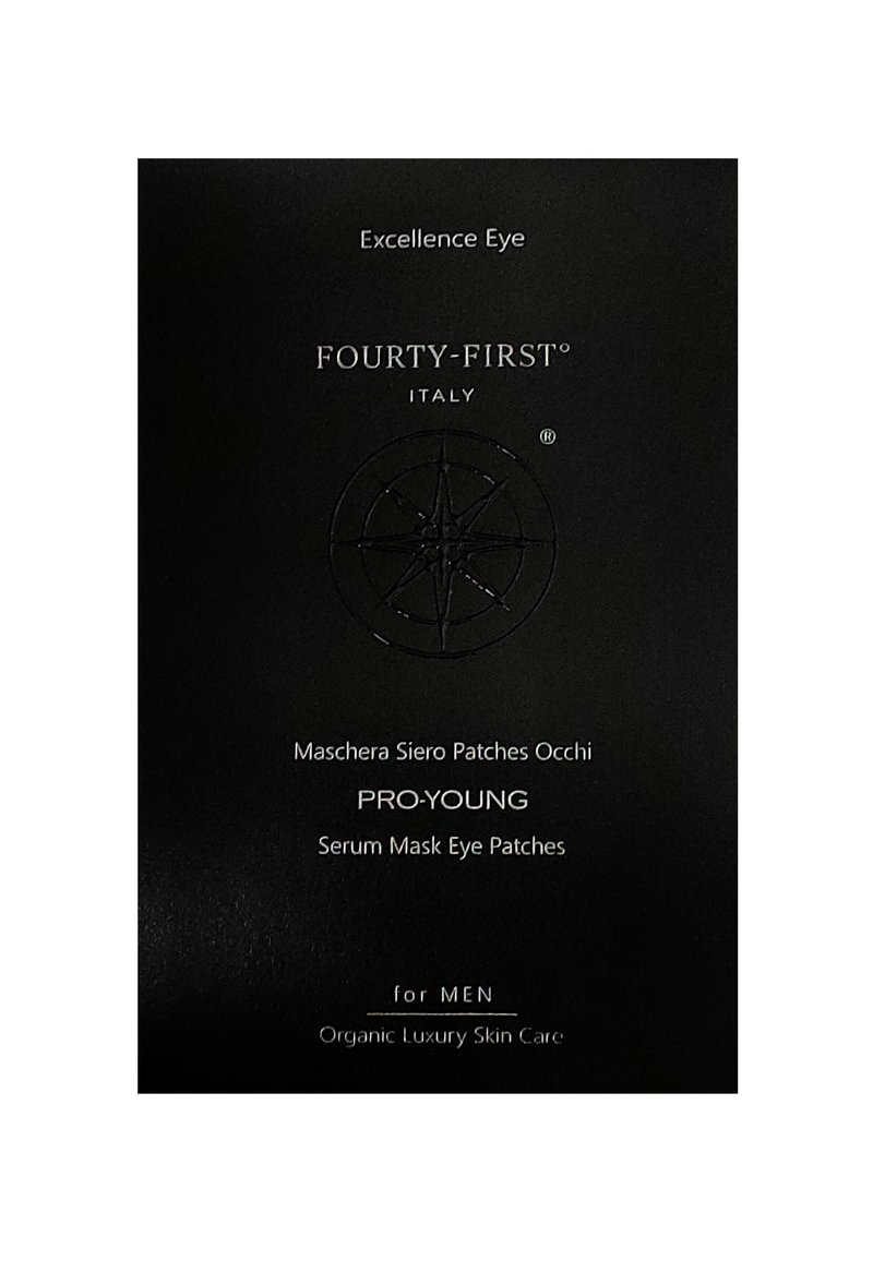 Zwarte verpakking voor oogpatches, met een reliëfontwerp van een kompas en witte tekst. Productnaam: PRO-YOUNG Serum Mask Oogpatches voor mannen.