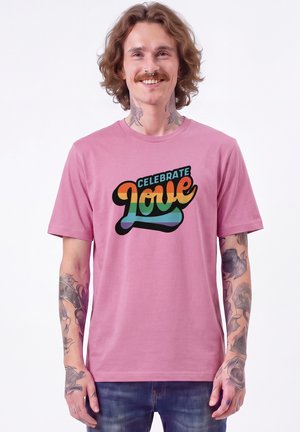 watapparel, CELEBRATE LOVE UNISEX - T-shirt print - bubble pink