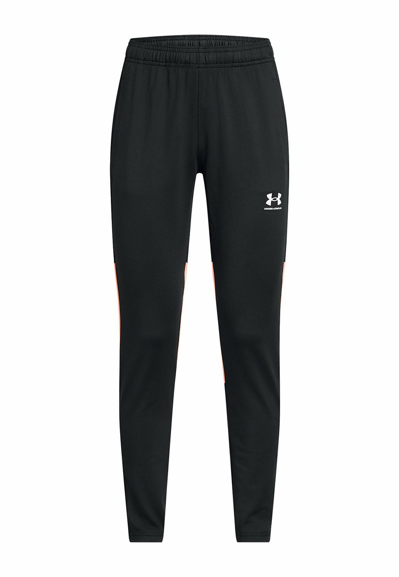 Pantalons de sport noirs avec une taille élastique, présentant des accents latéraux orange et un logo blanc. Tissu lisse et léger avec une coupe ajustée.