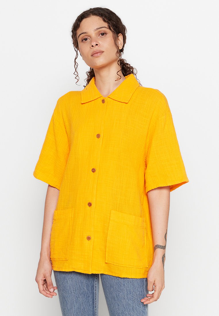 American vintage Overhemdblouse geel American vintage Overhemdblouse geel