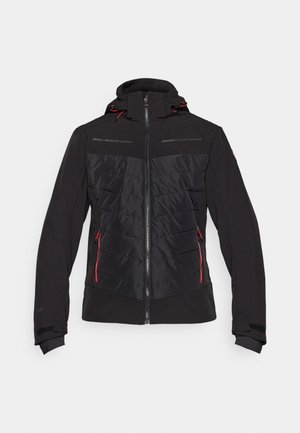 Svart jakke med glidelås foran, med en kviltet tekstur på brystet, og røde akcentglidelåser og detaljer. Med hette.