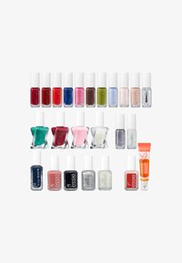Collection de bouteilles de vernis à ongles avec des bases transparentes et des bouchons blancs, présentant diverses couleurs incluant des rouges, des bleus, des verts et des métalliques.