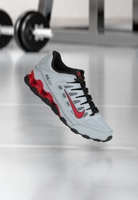 Niet geselecteerd, pure platinum-coloured/university red/black
