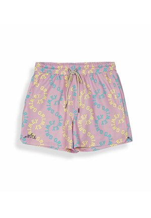 Roze zwemshorts met een geel en blauw patroon van de tekst "GRIMEY" en een beige trekkoord in de elastische tailleband, met een klein zwart vlamlogo.
