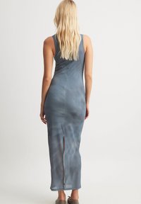 NA-KD Maksikleit - grey print