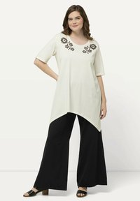 Ulla Popken HANDKERCHIEF HEM - Blusa - off white