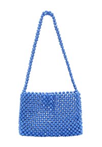 Borsa a mano blu a perline di forma rettangolare, con superficie testurizzata e manico a perline. Design compatto senza motivi aggiuntivi.