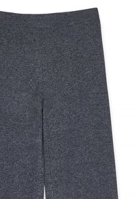 Pelēkas adītas legingi ar gludu tekstūru, elastīgu jostasvietu un taisnu kāju dizainu. Piemēroti ikdienas vai sporta apģērbam.