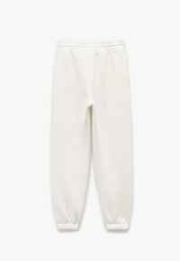 Hvide sweatpants lavet af et blødt, struktureret materiale, med elastisk talje og elastiske manchetter ved anklerne for en tætsiddende pasform.