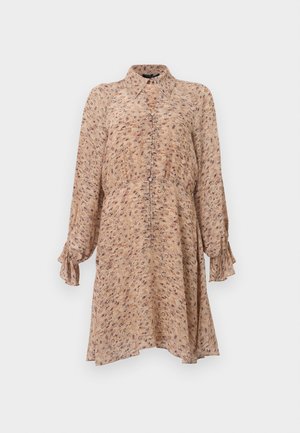 Vestido beige de manga larga con estampado floral, cuello, cierre frontal con botones, cintura fruncida y puños acampanados sobre un fondo blanco.