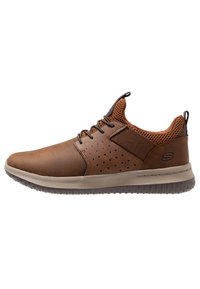 DELSON AXTON - Jalga libistatavad jalanõud - dark brown