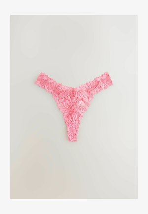 Rosa Spitzen-String mit floralem Muster, gezackten Rändern und weicher Textur. Mit minimaler Rückendeckung entworfen.