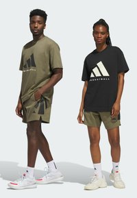 adidas Performance Korte sportsbukser - olive strata
