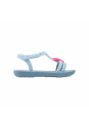 Infradito blu chiaro per bambini realizzati in gomma. Presentano due cinturini regolabili e una suola texturizzata. Accento rosa sulla parte interna della soletta.