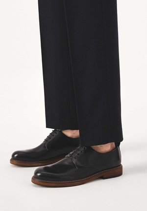 Kazar LUDOMIC - Lietišķas šņorkurpes - black