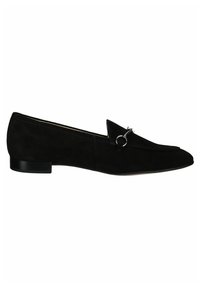 Mocassin pour homme en daim noir avec talon bas et détail en métal argenté en forme de mors sur le dessus, vue de profil sur fond blanc.