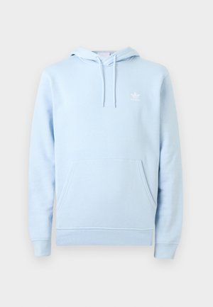 Světle modrá mikina Adidas s kapucí, přední kapsou na zip ve tvaru klokánka, nastavitelným stahovacím šňůrkou na kapuci, dlouhými rukávy a malým bílým logem na hrudi.