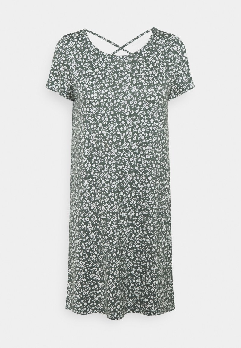 Robe verte à manches courtes avec imprimé floral blanc et bretelles croisées au niveau de l'encolure.