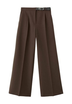 Pantalones de pierna ancha marrones con cintura ceñida por un cinturón, que presentan pliegues marcados y un diseño a medida. Fabricados con una tela lisa y con textura.