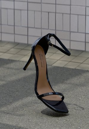 LEYYLA - Sandále - black