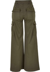 Olijfgroene cargo-broek met wijde pijpen, hoge taille en klepzakken op de achterkant en zijkanten.