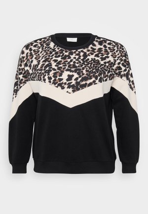 Zwart sweatshirt met een luipaardprintdesign op de schouders, voorzien van een kleurgeblocte crème en zwarte chevronpatroon aan de voorkant.