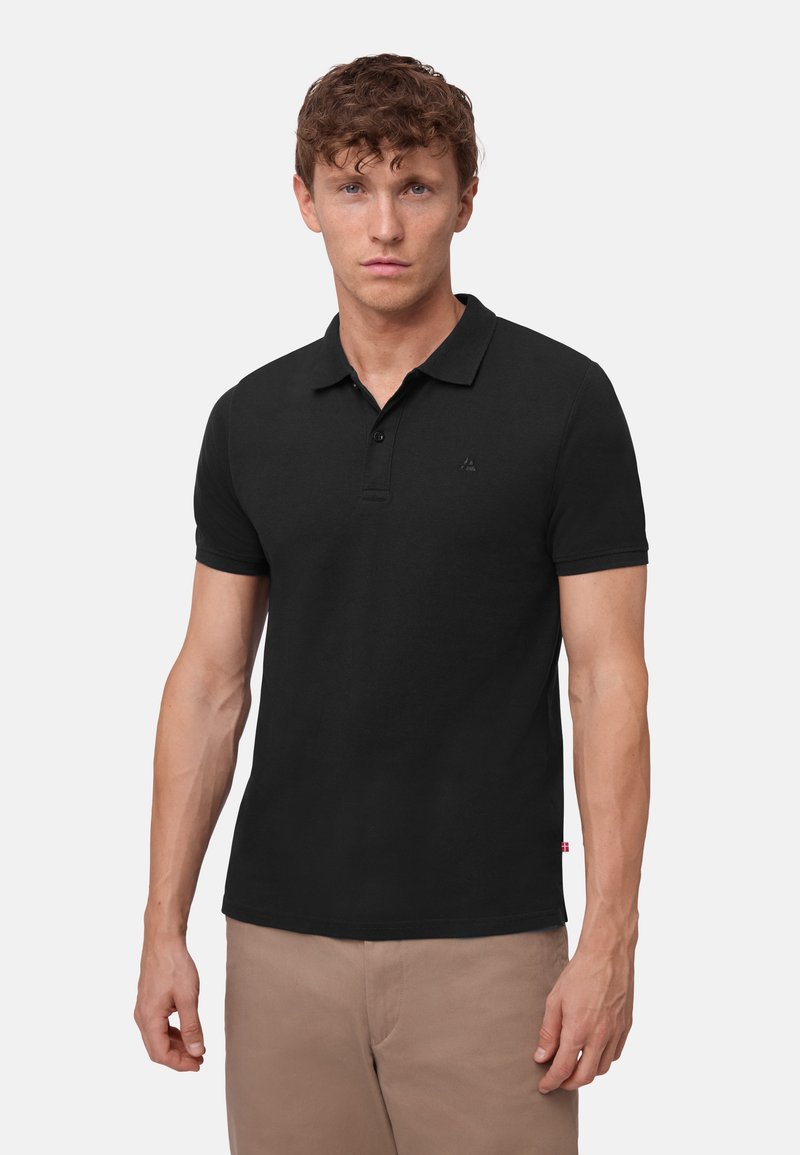 Zwarte poloshirt met korte mouwen, een kraag en een placket met twee knopen. Heeft een subtiele logo op de borst en een gestructureerde stof.