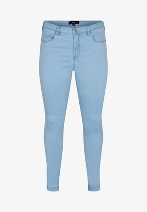 Jeans ajustados de denim azul claro con una textura suave. Presenta bolsillos frontales, cremallera con botón y un diseño entallado.