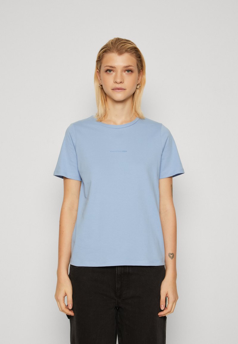 Marc O'Polo DENIM - SHORTSLEEVE ROUND NECK BASIC FIT WITH LOGO - Tricou basic - soft sky blue, Extindeți