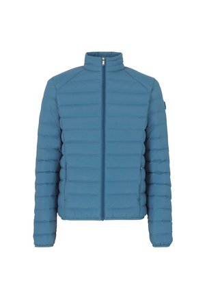 Gevoerde blauwe jas met een hoge kraag, ritssluiting aan de voorkant en horizontale quilt. Heeft elastische manchetten en een strakke, minimalistische uitstraling.