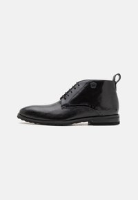FLYNN 3 - Snøresko - black/rich tan