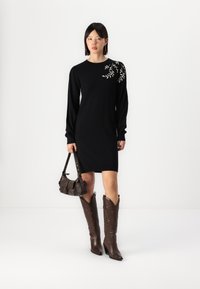 Object OBJTHESS EMBROIDERY DRESS - Abito in maglia - black