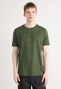 BOSS - TEE LOGO HERITAGE - Camiseta estampada - open green Imagen en miniatura 1