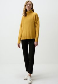 Jimmy Key TURTLENECK  - Pullover - yellow
