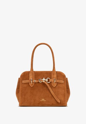 Borsa in suede marrone con due manici robusti, dettagli metallici, una tracolla decorativa e forma rettangolare. Presenta un logo dorato nella parte inferiore.