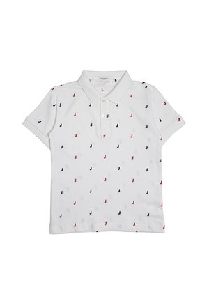 Polo bianca a maniche corte con piccoli motivi a lettera "j" rossi e neri, abbottonatura a due bottoni e colletto classico.