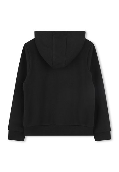 Sweatshirt noir à capuche avec des poignets et un ourlet côtelés, doté d'une texture douce et d'un design simple ; sans embellissements ni logos visibles.