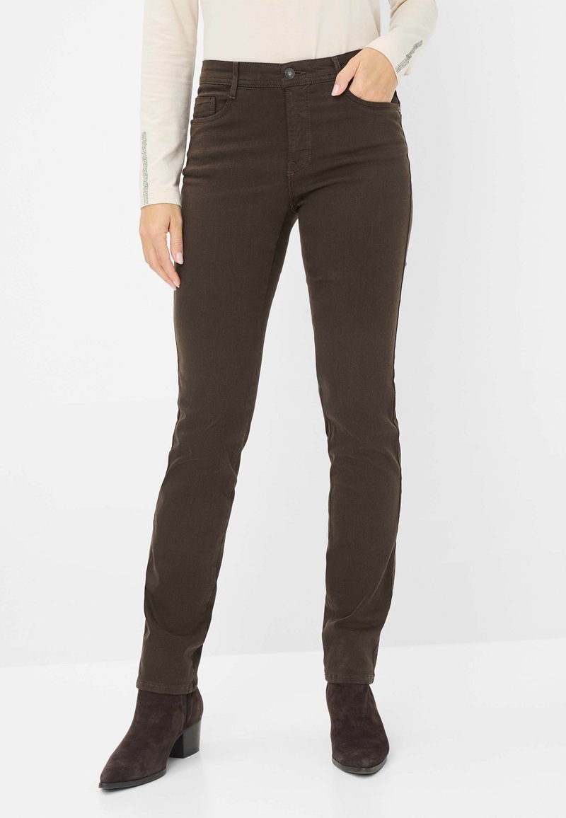 Donkerbruine, slim-fit broek gemaakt van zachte, rekbare stof. Heeft vijf zakken, een knoopsluiting en een enkellange pasvorm.