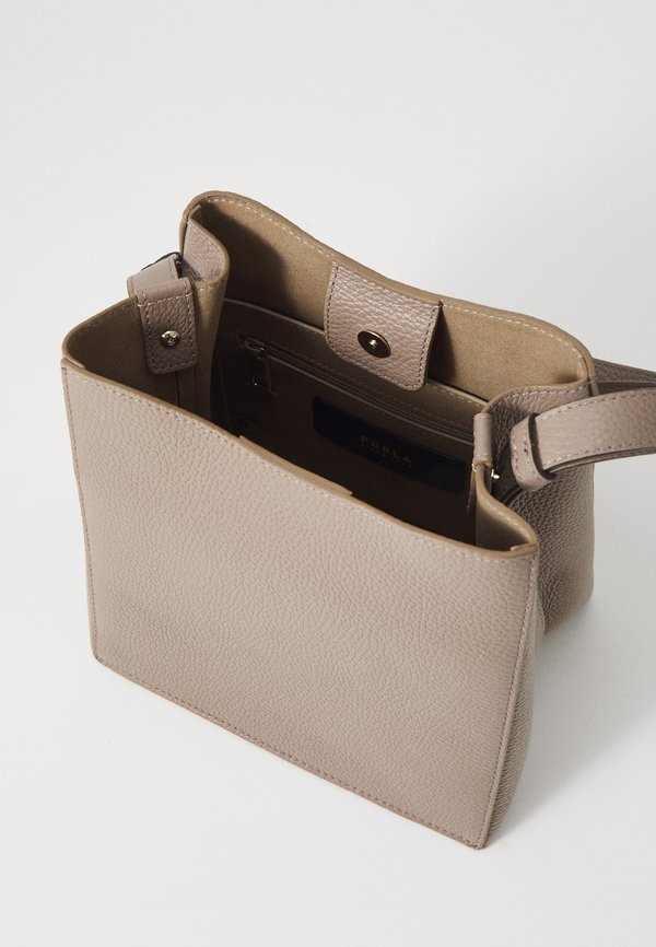 NUVOLA MINI BUCKET BAG - Handbag - stucco gray2