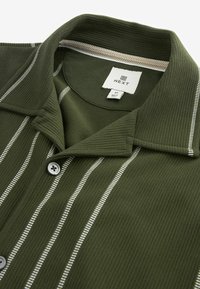 Next TEXTURED SHORT SLEEVE - Hemd - olive green