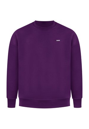 Sweatshirt violet avec un col rond, des manches longues et des poignets et ourlet côtelés. Présente un petit logo à l'avant. Texture lisse.