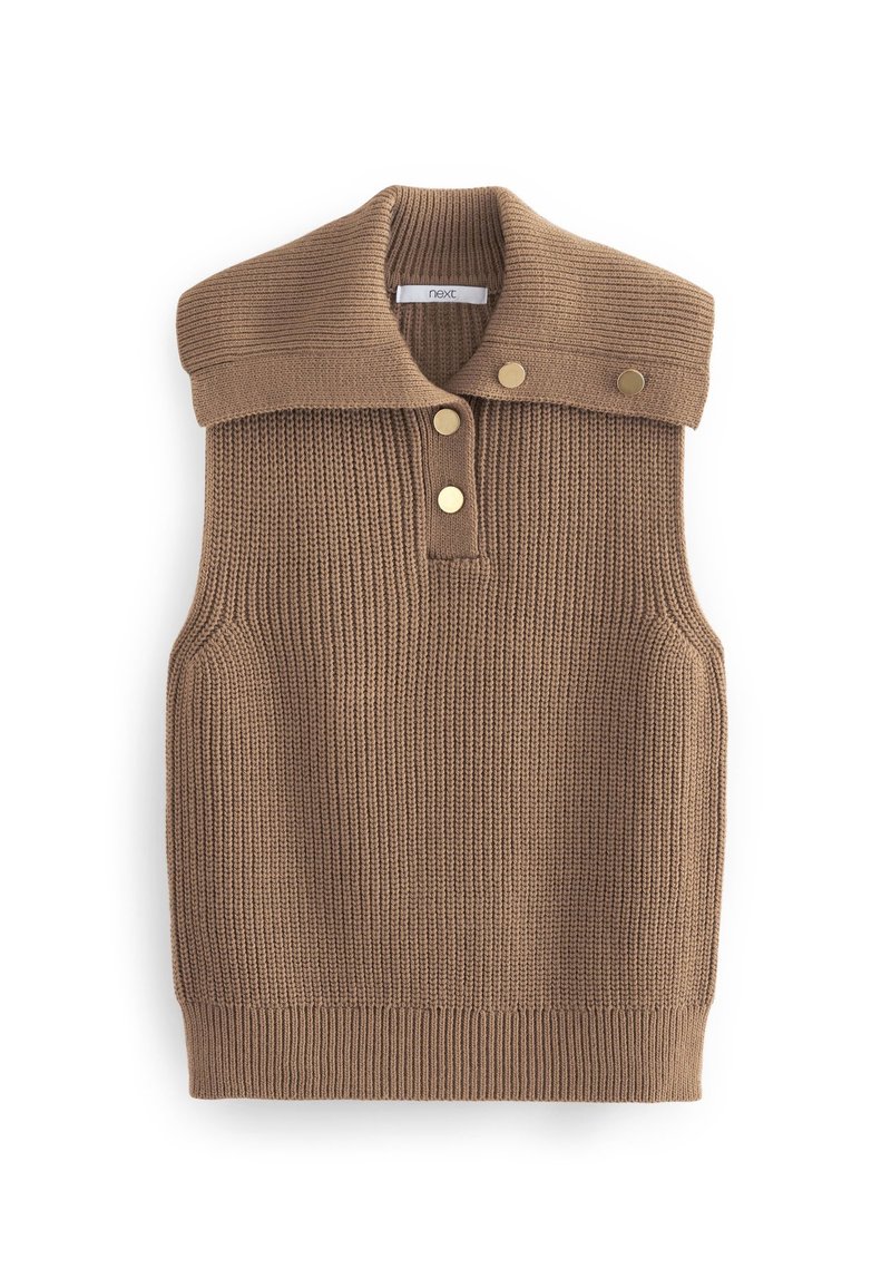 Pull sans manches en tricot de couleur brun clair, comprenant un grand col côtelé, trois boutons dorés et des poches latérales. Design texturé et décontracté.